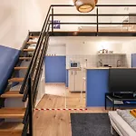 Cosy Studio In Central Party District W41 Blue