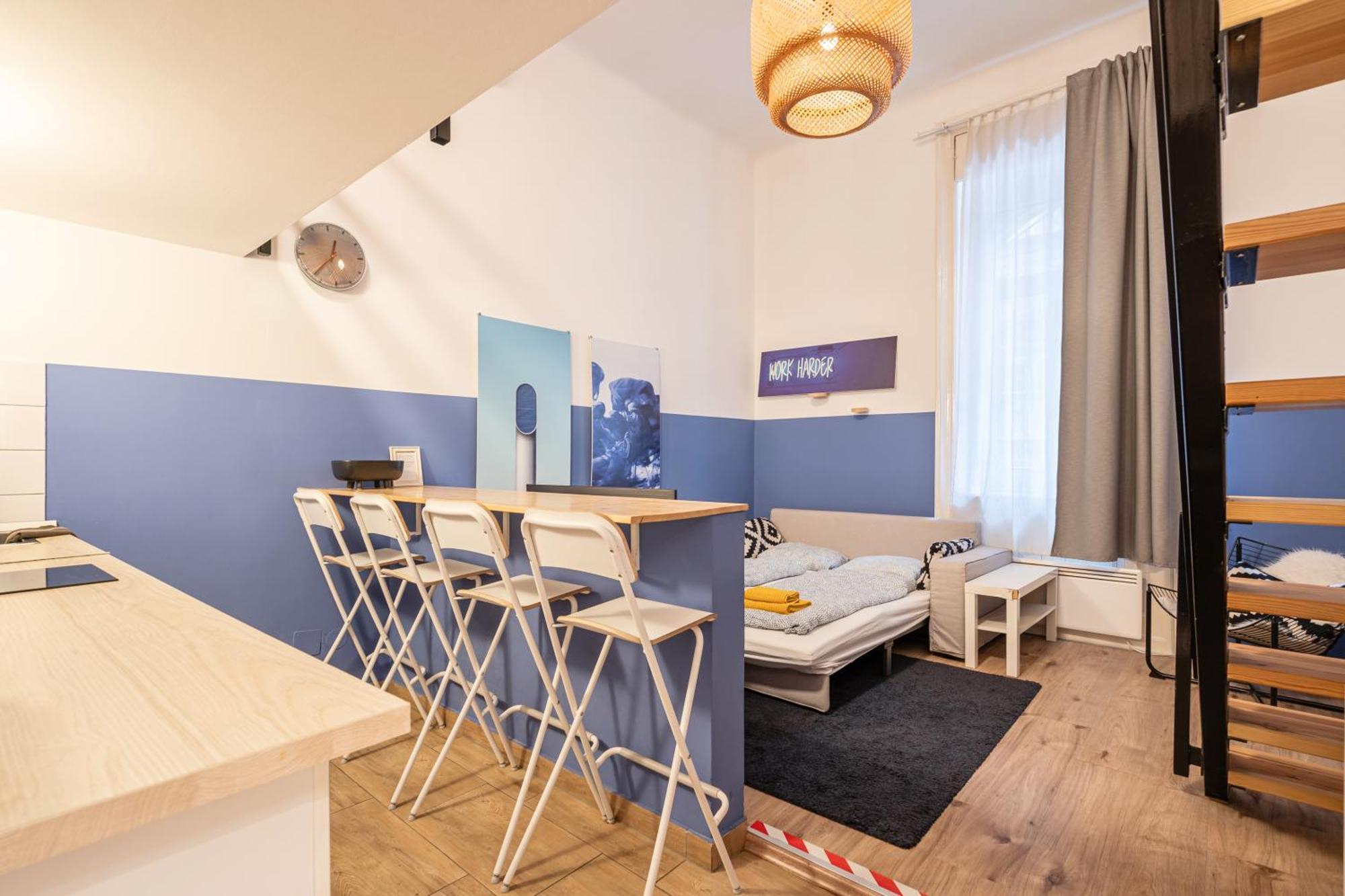 Cosy In Party District W41 Blue * Budapest